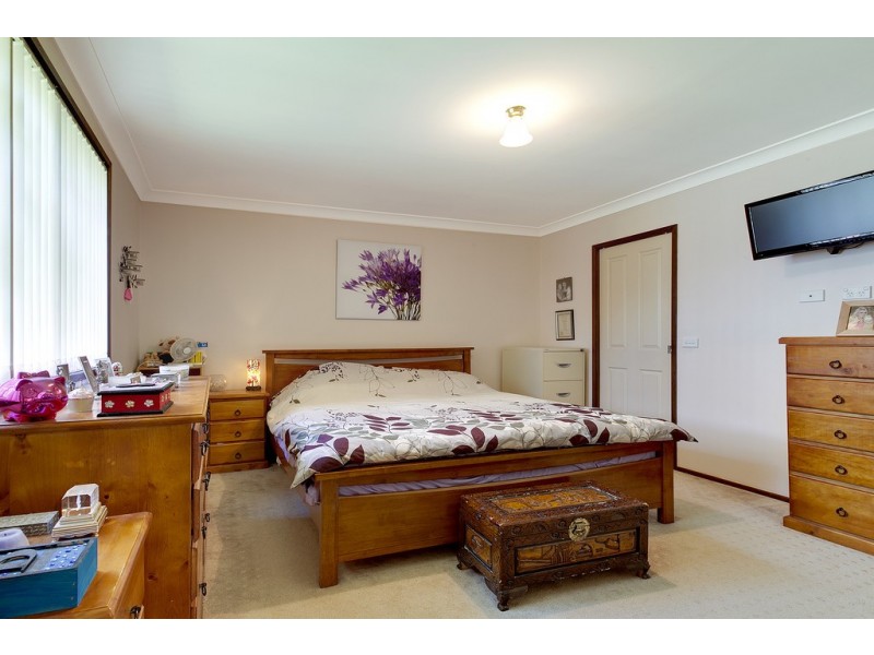 33 Solander Drive, St Clair NSW 2759