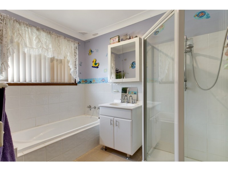 33 Solander Drive, St Clair NSW 2759