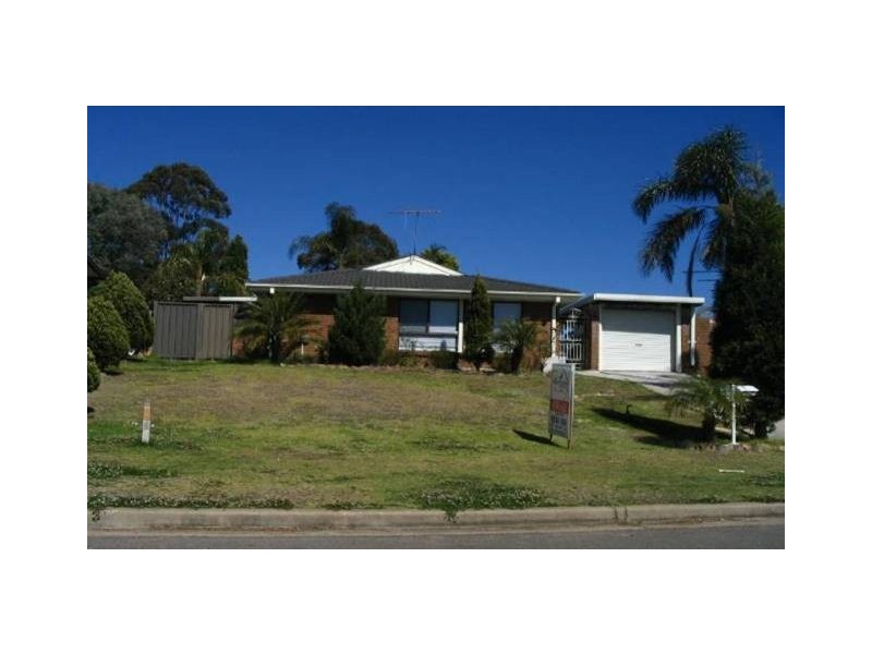 13 Fleece Close, St Clair NSW 2759