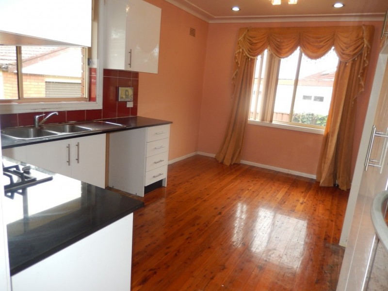 7 Station Road, Toongabbie NSW 2146