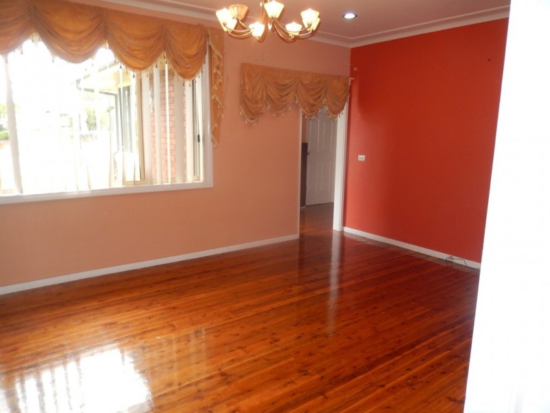 7 Station Road, Toongabbie NSW 2146