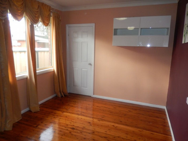 7 Station Road, Toongabbie NSW 2146