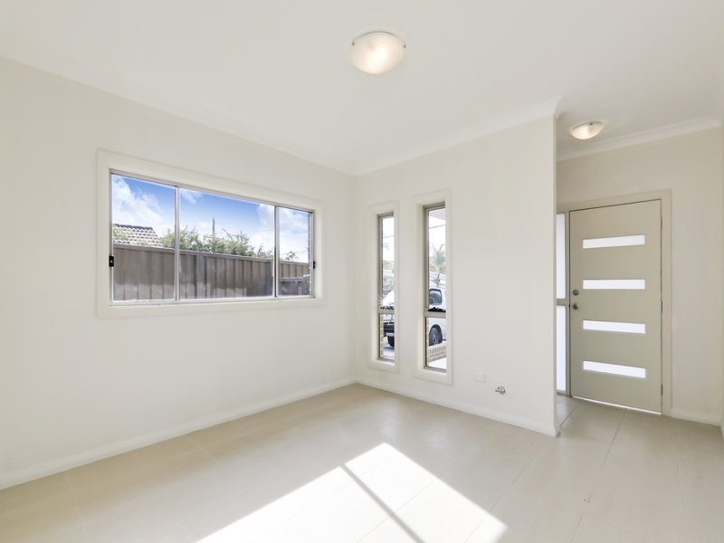 14 Carinya Road, Girraween NSW 2145