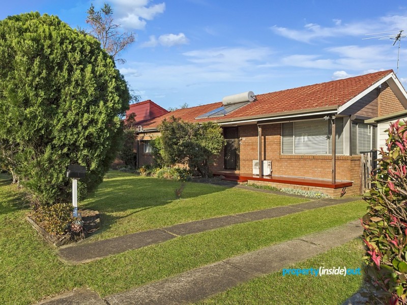 1 Woodlawn Drive, Toongabbie NSW 2146