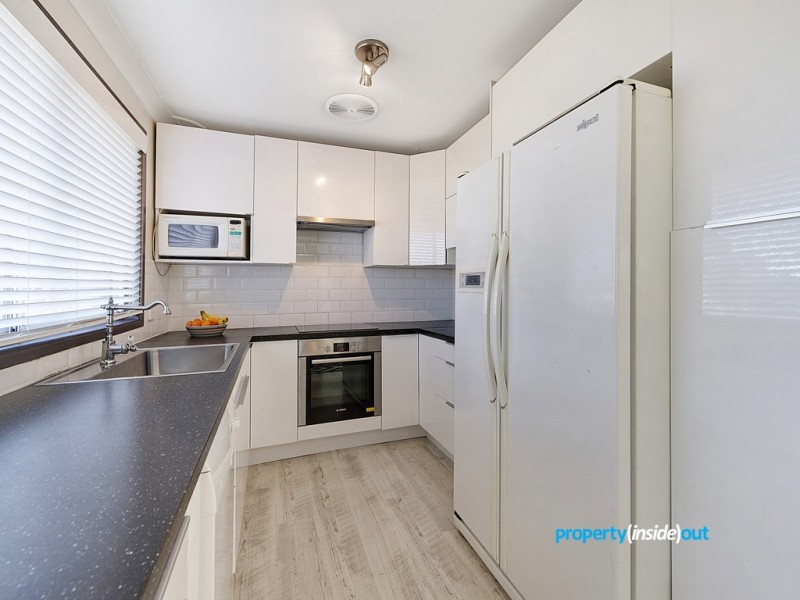 1 Woodlawn Drive, Toongabbie NSW 2146