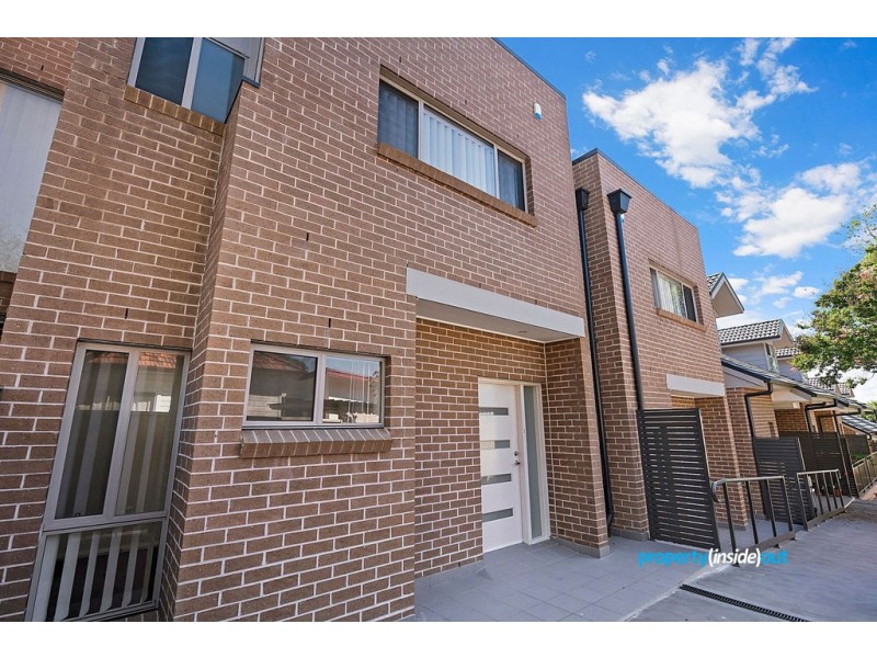 2/17 Carinya Rd, Girraween NSW 2145