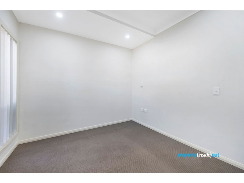 2/17 Carinya Rd, Girraween NSW 2145