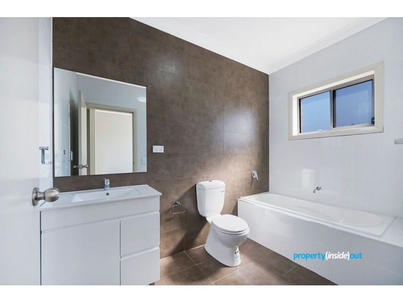 2/17 Carinya Rd, Girraween NSW 2145