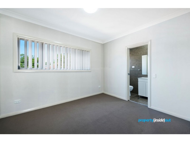 2/17 Carinya Rd, Girraween NSW 2145
