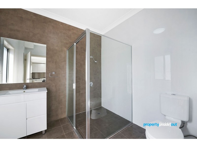 2/17 Carinya Rd, Girraween NSW 2145