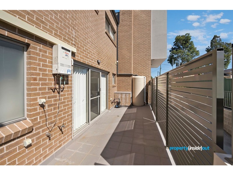 2/17 Carinya Rd, Girraween NSW 2145