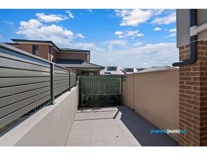 2/17 Carinya Rd, Girraween NSW 2145