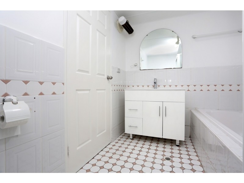 3/235 Targo Road, Girraween NSW 2145