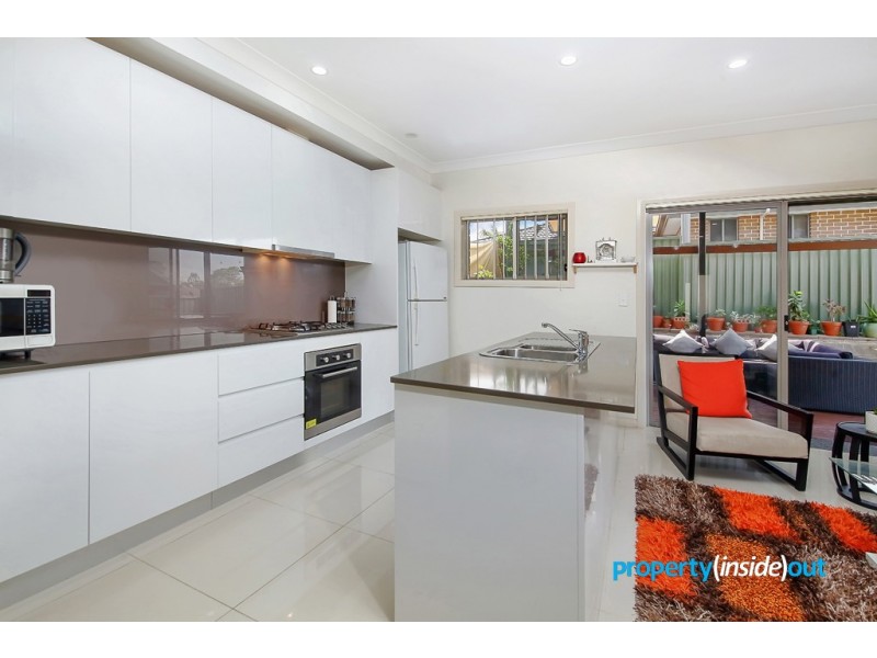 8/17 Carinya Rd, Girraween NSW 2145