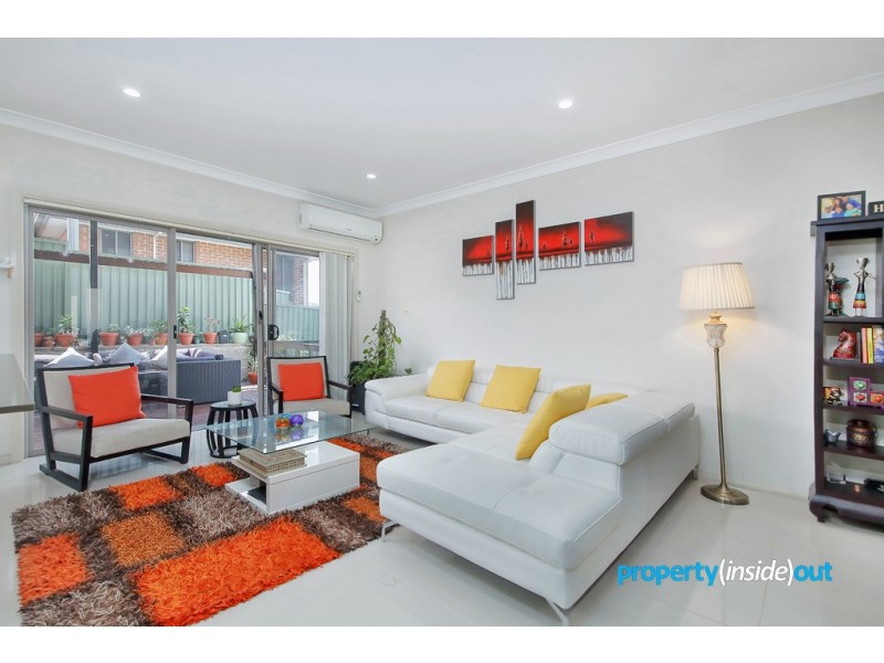 8/17 Carinya Rd, Girraween NSW 2145