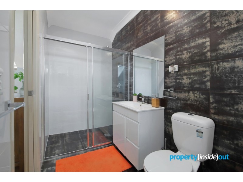 8/17 Carinya Rd, Girraween NSW 2145