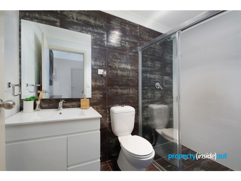 8/17 Carinya Rd, Girraween NSW 2145