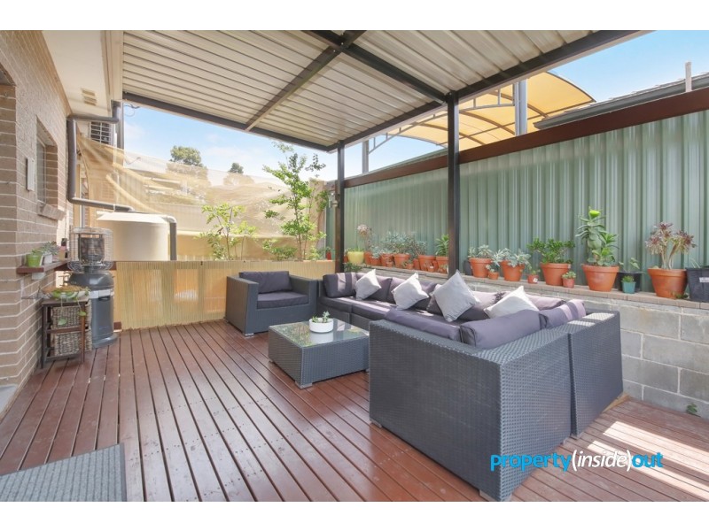 8/17 Carinya Rd, Girraween NSW 2145