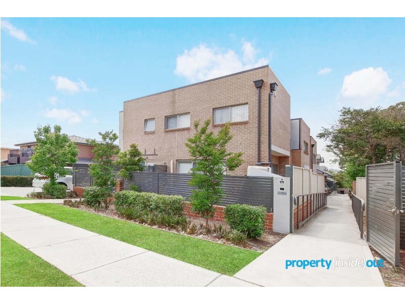8/17 Carinya Rd, Girraween NSW 2145