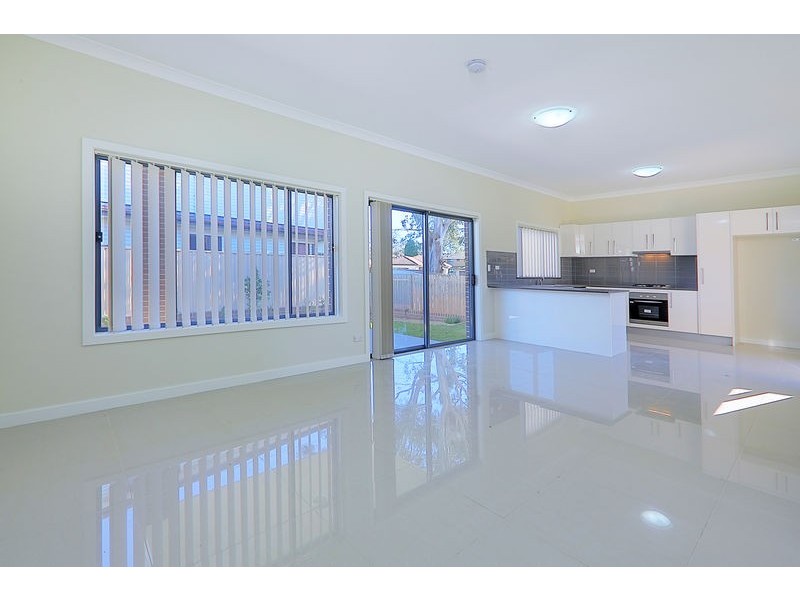 1 Linden St, Toongabbie NSW 2146