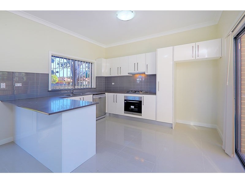 1 Linden St, Toongabbie NSW 2146