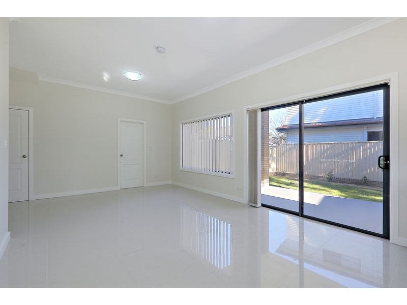 1 Linden St, Toongabbie NSW 2146