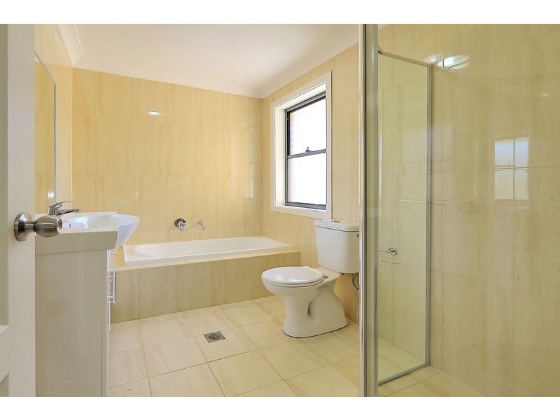 1 Linden St, Toongabbie NSW 2146