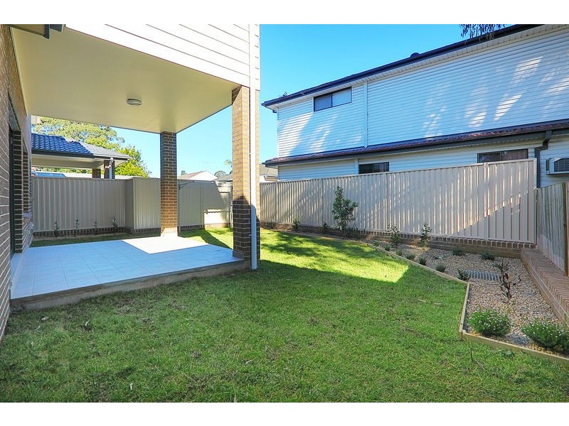 1 Linden St, Toongabbie NSW 2146