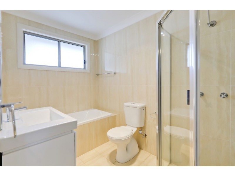 1/5 Carinya Road, Girraween NSW 2145