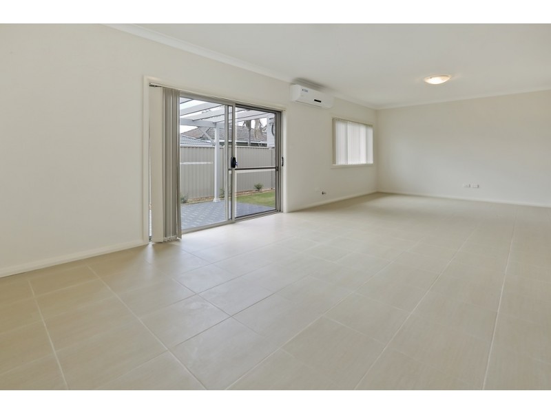 1/5 Carinya Road, Girraween NSW 2145