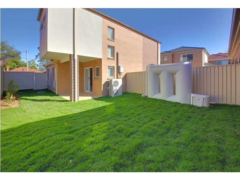 2/7-9 Magowar Road, Pendle Hill NSW 2145