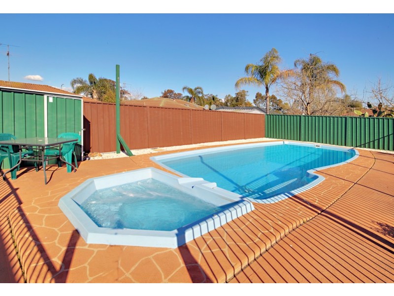 3 Alroy Crescent, Hassall Grove NSW 2761