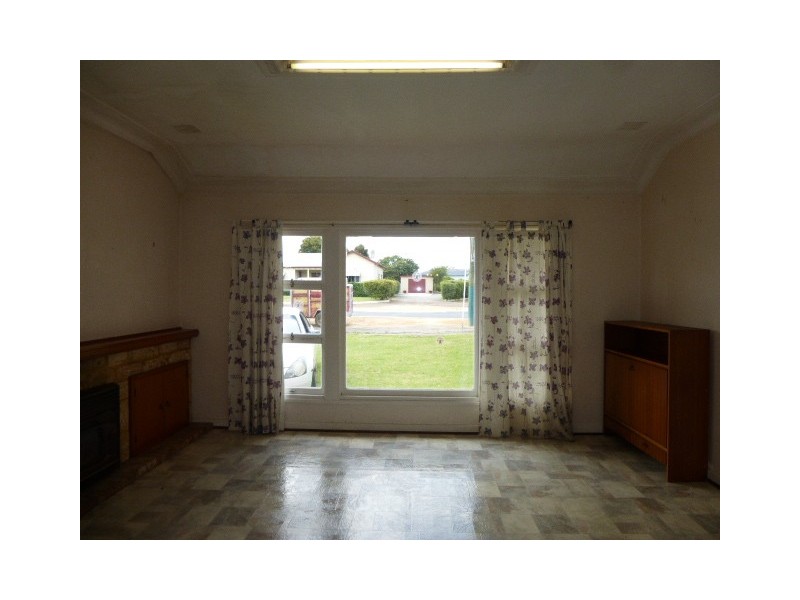 33 Deane Street, Mount Barker WA 6324