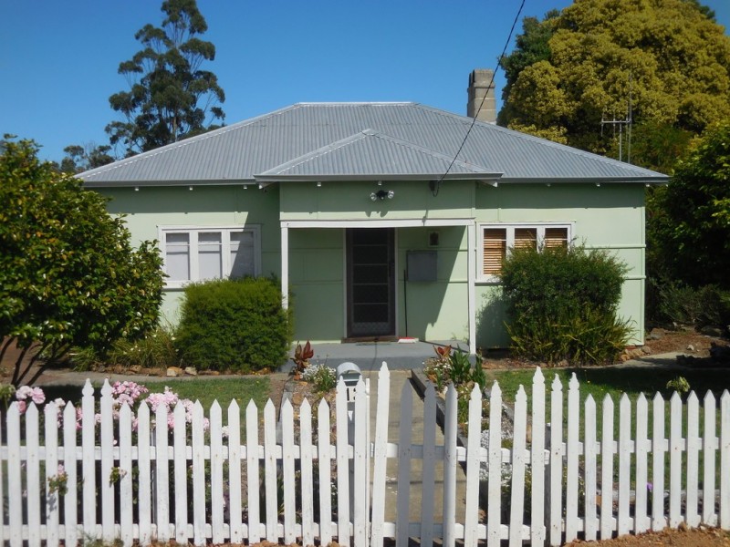 13 Deane Street, Mount Barker WA 6324