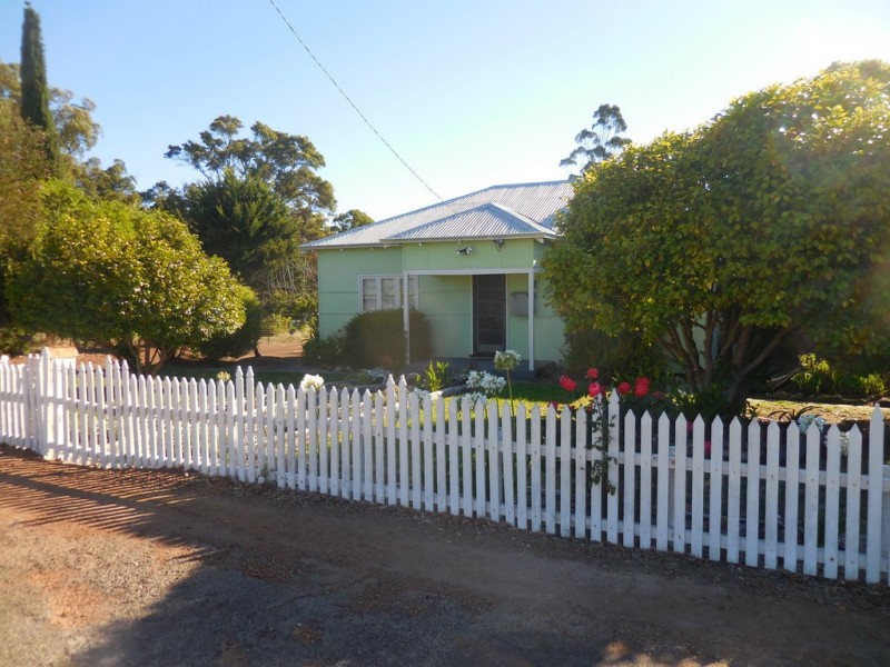 13 Deane Street, Mount Barker WA 6324