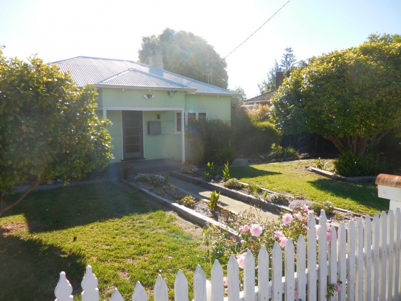 13 Deane Street, Mount Barker WA 6324