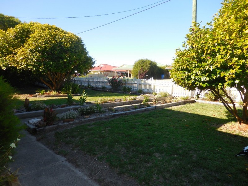 13 Deane Street, Mount Barker WA 6324