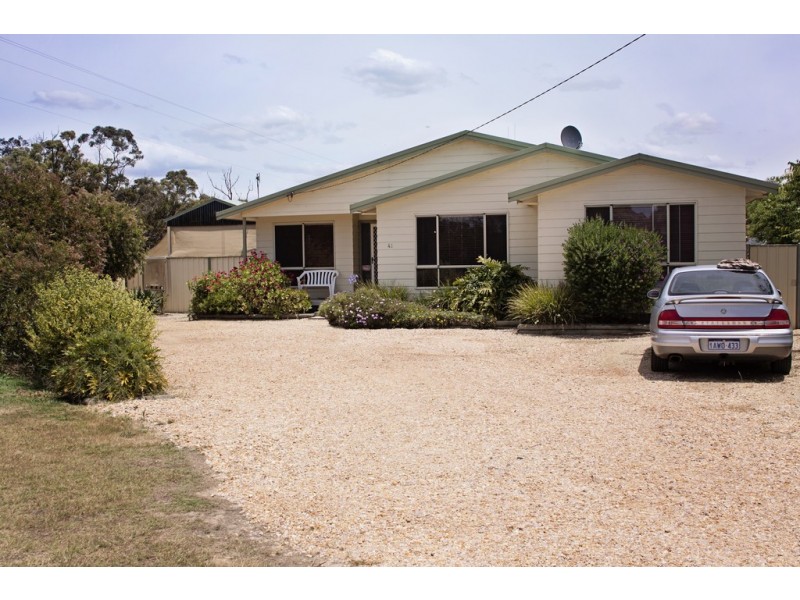 41 Fourth Ave, Kendenup WA 6323