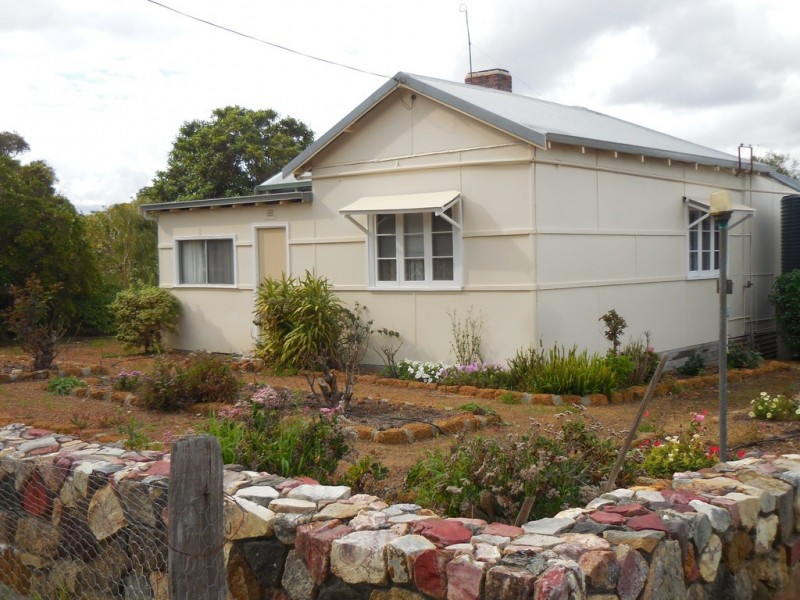 8 Martin Street, Mount Barker WA 6324