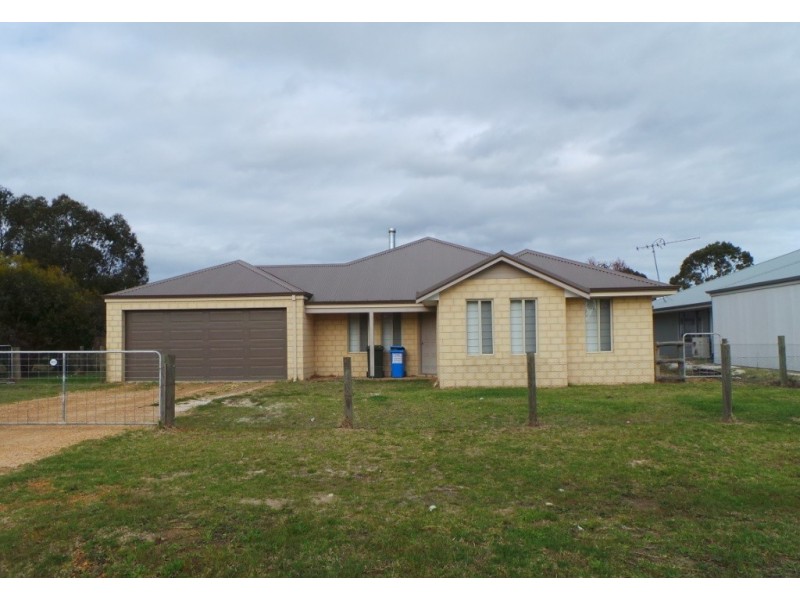 142 Sixth Avenue, Kendenup WA 6323