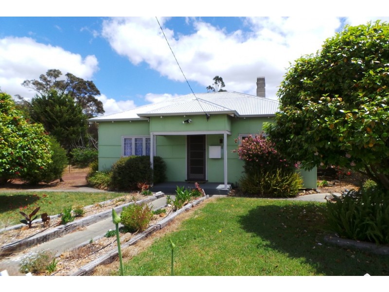 13 Deane Street, Mount Barker WA 6324