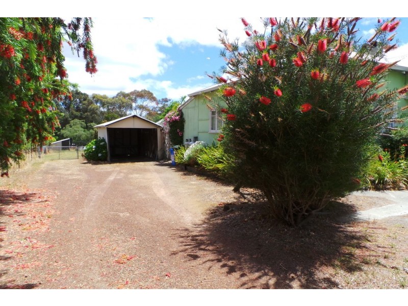 13 Deane Street, Mount Barker WA 6324