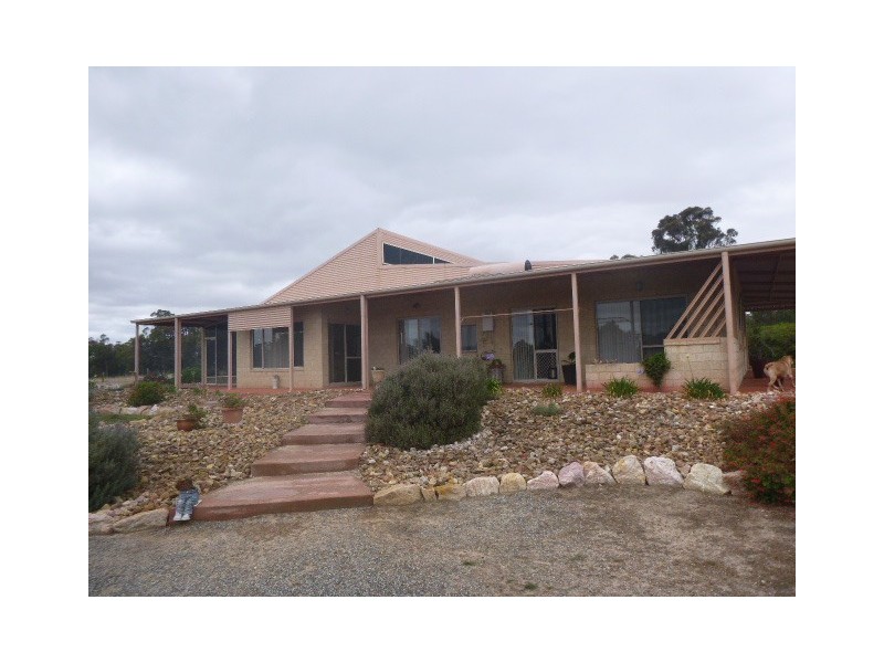 7 Warburton Street, Tenterden WA 6322