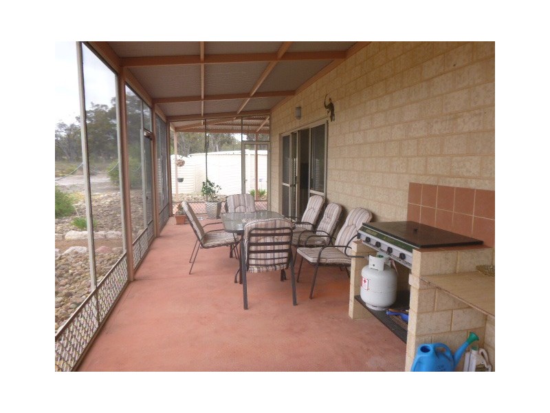 7 Warburton Street, Tenterden WA 6322