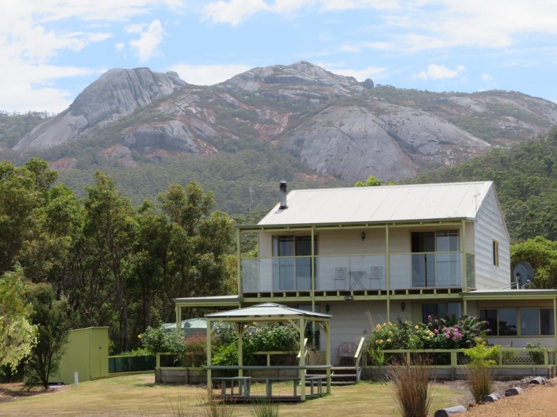 54 Mira Flores Avenue, Porongurup WA 6324