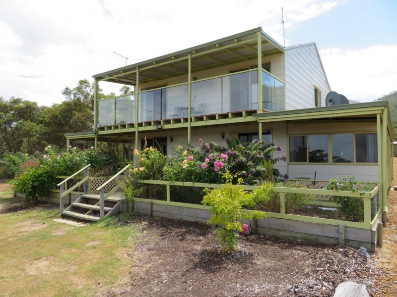 54 Mira Flores Avenue, Porongurup WA 6324