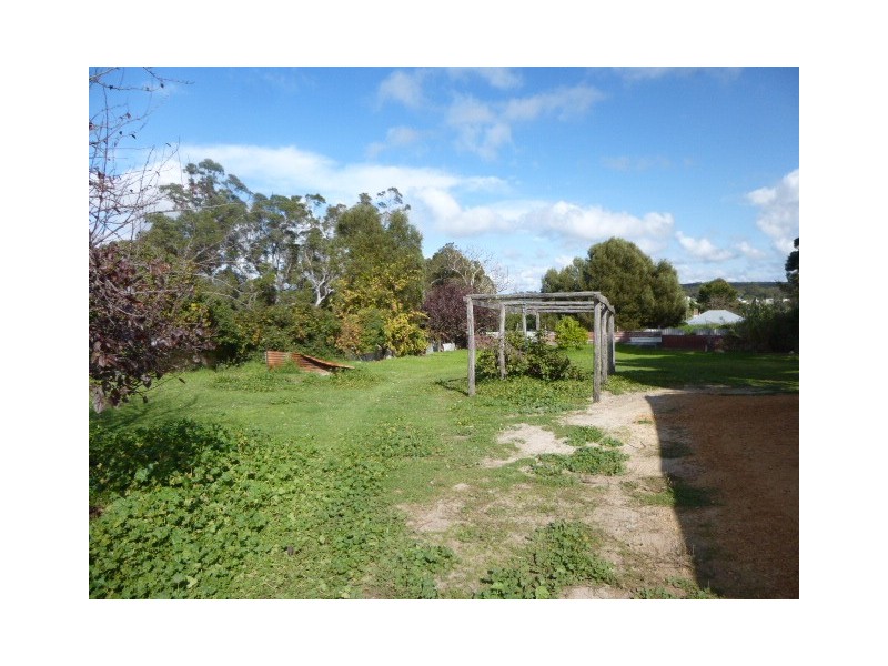 33 Deane Street, Mount Barker WA 6324