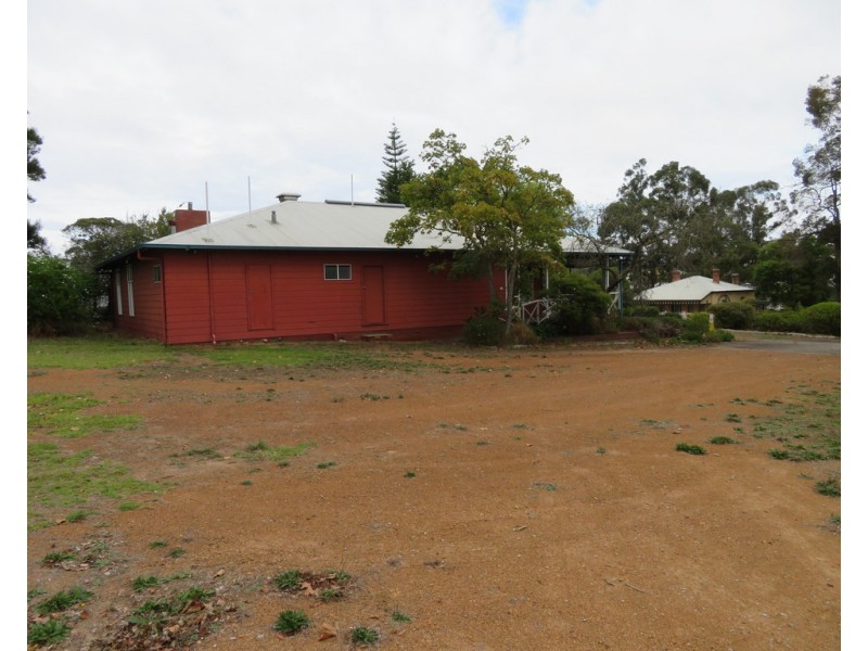 34 Albany Highway, Mount Barker WA 6324