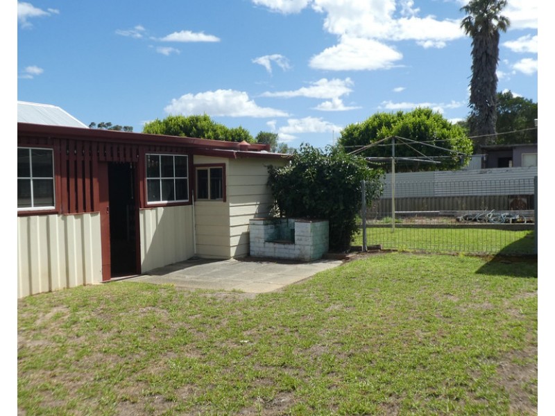 32 Deane Street, Mount Barker WA 6324