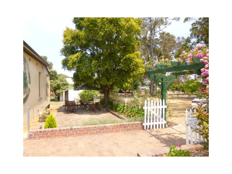 11 Albany Highway, Mount Barker WA 6324